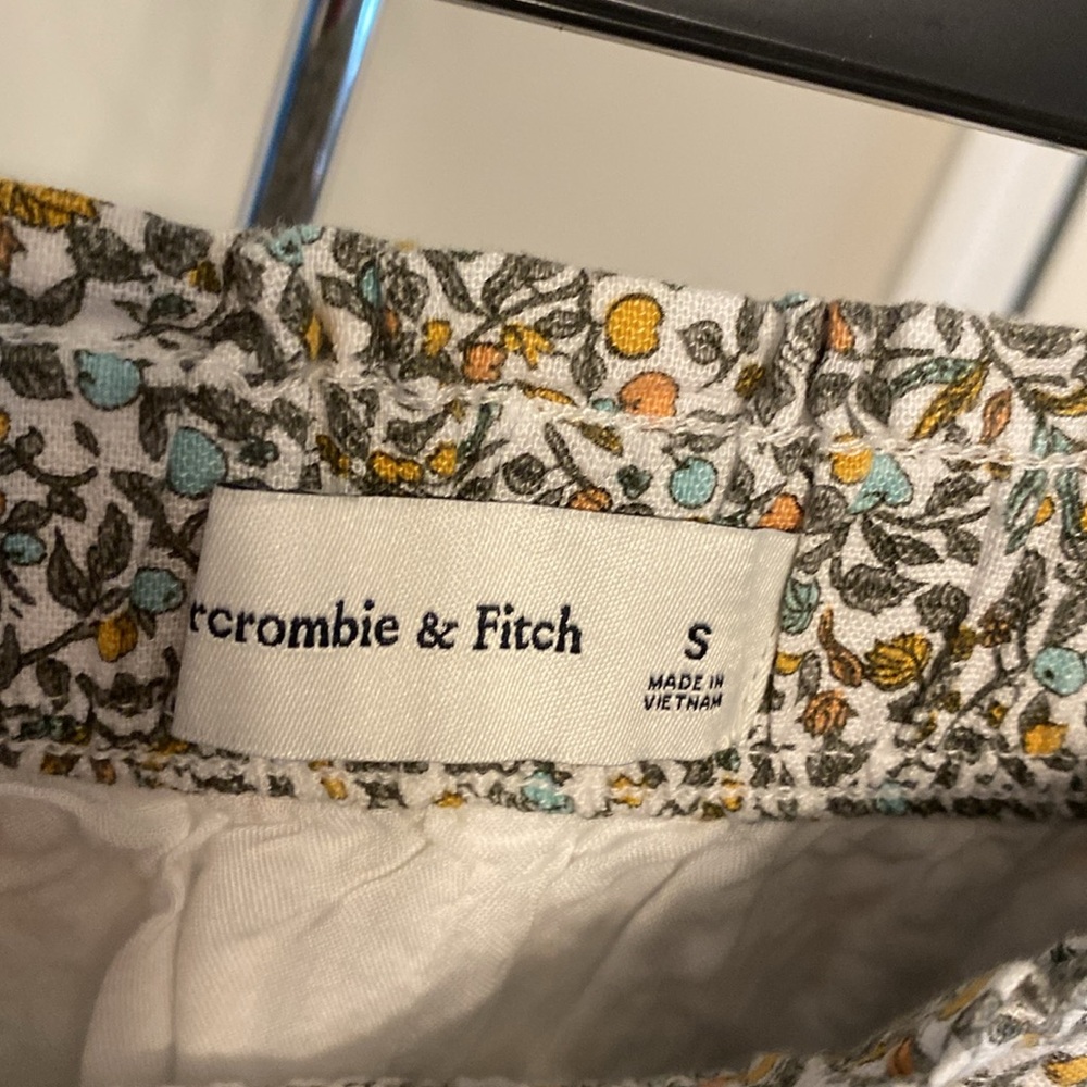 Abercrombie & Fitch Shorts - Picture 3 of 8